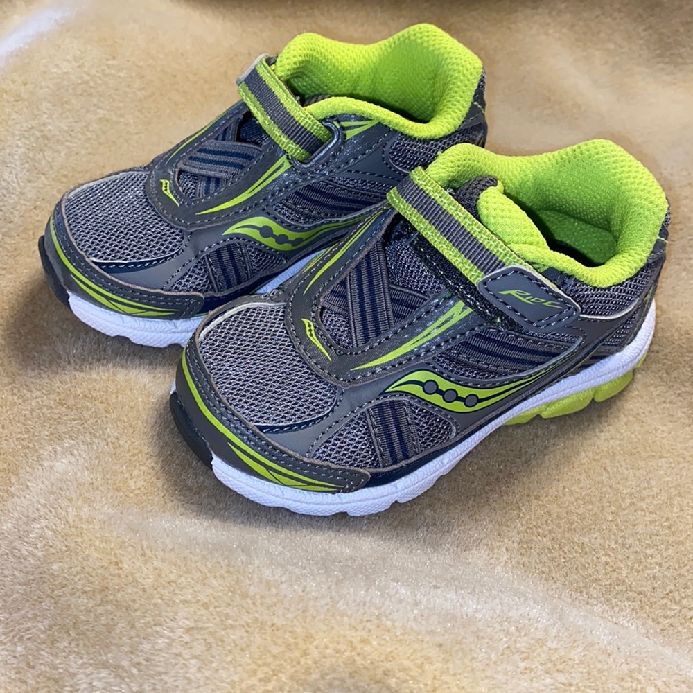 Saucony Kids Gray and Lime Sneakers with Hook-and-Loop Strap